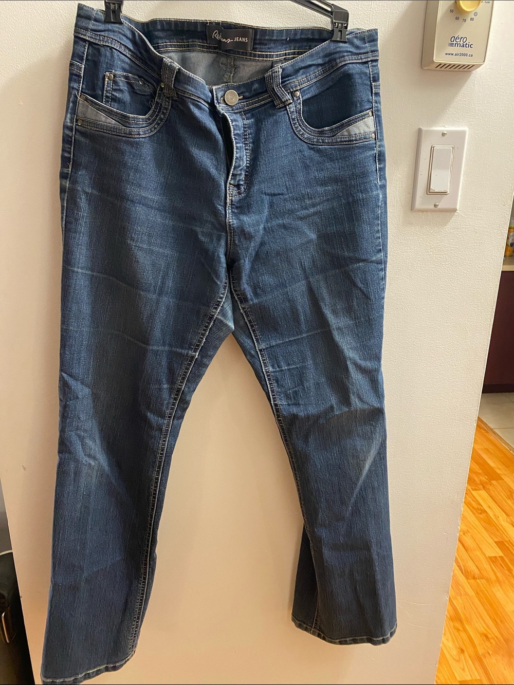Reitmans Indigo Midwash Straight Jeans